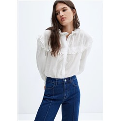 Blusa detalles bordados