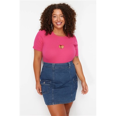 Pembe Slim Fit Kalpli Cut-Out Detaylı Fitilli %100 Pamuk Örme Büyük Beden T-shirt TBBSS24BF00006