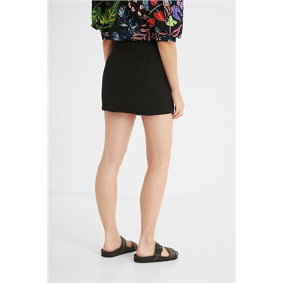 Falda corta slim bolsillos