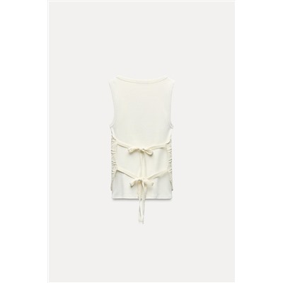 CONTRAST T-SHIRT AND VEST