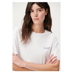 Mavi Logo Baskılı Beyaz Tişört Loose Fit / Bol Rahat Kesim 1611309-620