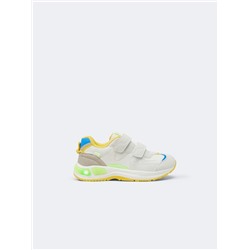 SNEAKERS WITH LIGHT DETAILS