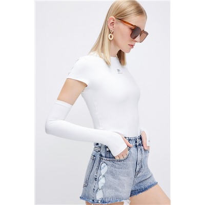Camiseta y guantes largos Blanco