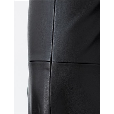 Прямые брюки из искусственной кожи