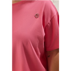 Pembe Kalp Aksesuar Detaylı Oversize %100 Pamuk Örme T-shirt TBBSS24BF00008