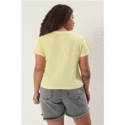Sarı Bisiklet Yaka Nakışlı Crop Örme Büyük beden T-shirt TBBSS25BF00015