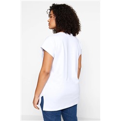 Beyaz Boyfriend V Yaka Yırtmaçlı %100 Pamuk Örme T-Shirt TBBSS22BF0036