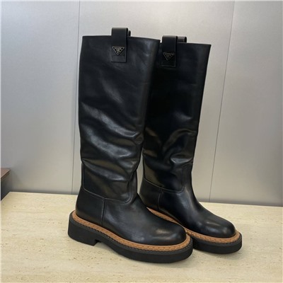 Женские широкие сапоги длиной до колена  Prad*a