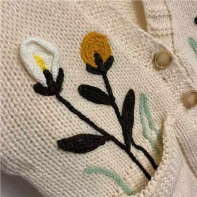 Вязаный женский кардиган с красивой вышивкой   LOEW*E