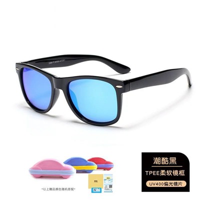 Высококачественные детские солнечные очки 😎 подходят на возраст 7-13 лет.. в наборе чехол. Не так давно видела на них обзор, покупатели в восторге
