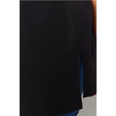 Siyah Boyfriend V Yaka Yırtmaçlı %100 Pamuk Örme T-Shirt TBBSS22BF0036