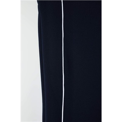 Lacivert Straight Fit Beyaz Biye Detaylı Örme Krep Büyük Beden Pantolon TBBAW26AR00005