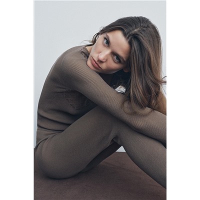 KNIT V-NECK TOP