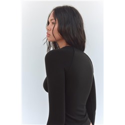 LONG SLEEVE FITTED T-SHIRT