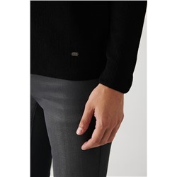 Siyah Bisiklet Yaka Dokulu Viskon Regular Fit Standart Kesim Triko Kazak