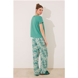 Pantalón largo estampado hojas verde