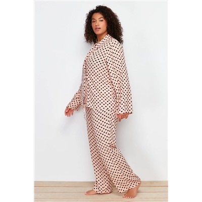 More Sustainable Pudra Puantiye Desenli Kruvaze Yaka Dokuma Pijama Takımı TBBAW24AI00027