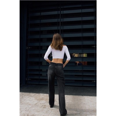 OFF-THE-SHOULDER CROP TOP