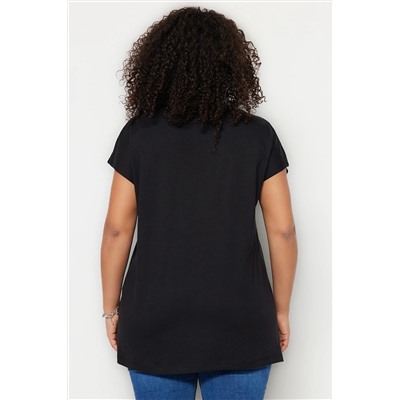 Siyah Boyfriend V Yaka Yırtmaçlı %100 Pamuk Örme T-Shirt TBBSS22BF0036