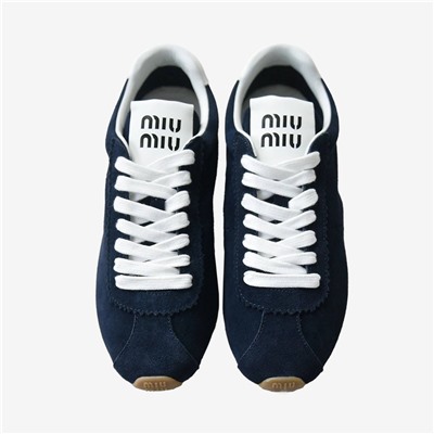 Mi*u Mi*u  👟  модные женские кроссовки в стиле ретро✔️  верхний слой выполнен из матовой коровьей кожи, подошва - износостойкая композитная резина.  Продавец указывает что отшиты из остатков оригинальных тканей✔️