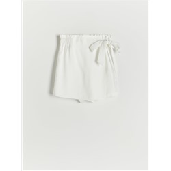 Shorts mit Bindedetail