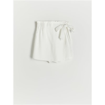 Shorts mit Bindedetail