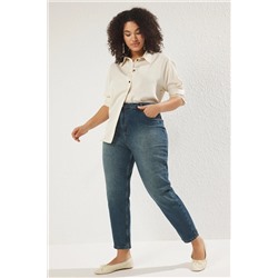 Koyu Mavi Yüksek Bel Comfort Eskitme Yıkamalı Mom Fit Büyük Beden Jeans TBBSS25CJ00004