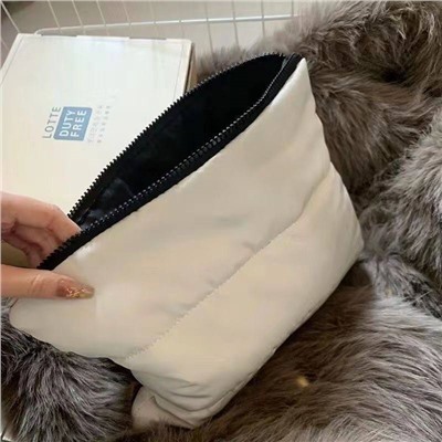 Классная бюджетная нейлоновая косметичка Chane*l