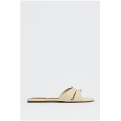 FLAT EMBOSSED BUCKLE SANDALS
