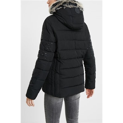Chaqueta slim capucha pelo extraíble