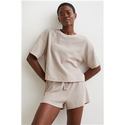 Schlaf-T-Shirt und Shorts
