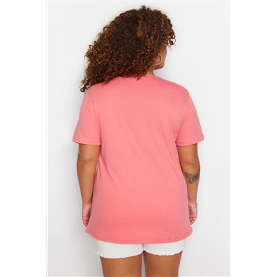 Pembe Yaka Detaylı Boyfriend Fit %100 Pamuk Örme Büyük Beden T-Shirt TBBSS22TS1027
