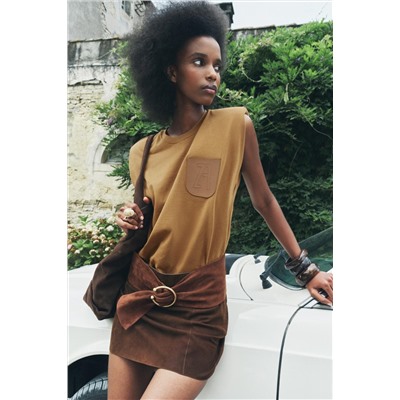 TOP WITH PADDED SHOULDERS AND LABEL