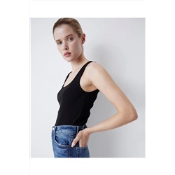 MISS IPEKYOLKare yaka basic tişört