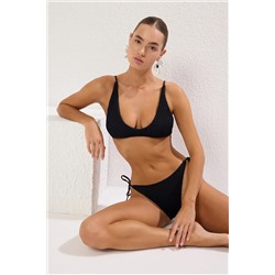 TRENDYOLMİLLA Siyah Üçgen Gipeli Regular Bikini Takımı TBESS25BT00000