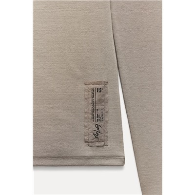 T-SHIRT WITH TAG APPLIQUÉ