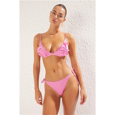 TRENDYOLMİLLA Pembe Üçgen Çiçek Aplikeli Regular Bikini Takımı TBESS25BT00046