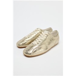 ZAPATILLAS DEPORTIVAS EFECTO METALIZADO