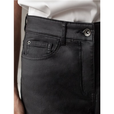 Брюки mom fit из эластичного хлопка с покрытием под кожу