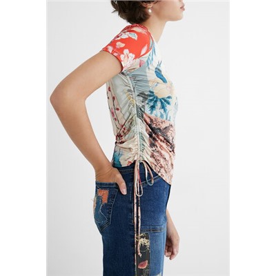 Camiseta slim fruncible
