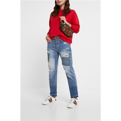 Pantalón vaquero Boyfriend tachuelas