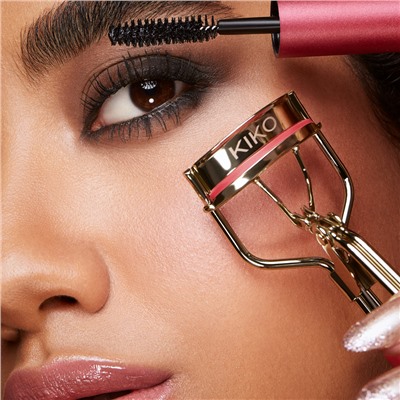 a holiday fable  on the go lash kit