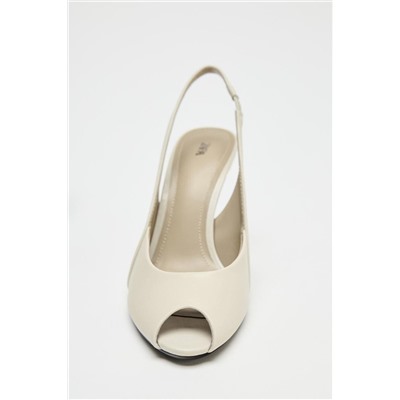 LEATHER HEELED SANDALS WITH OPENING DETAIL