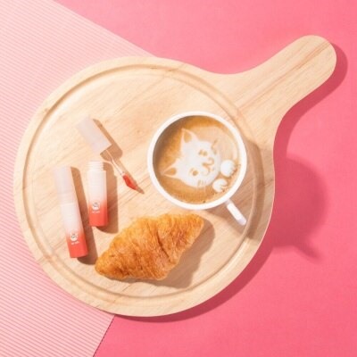 ТИНТ ДЛЯ ГУБ И ЩЕК ГЛЯНЦЕВЫЙ «SWEET CAFE» (01 CAT CAFE, КОРАЛЛОВЫЙ) BABY BRIGHT