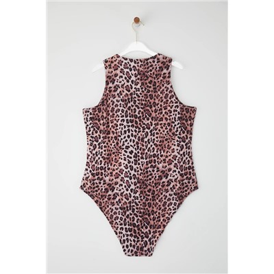 Açık Kahverengi Leopar Desenli Halter Yaka Esnek Alttan Çıtçıtlı Örme Body TBBSS25CS00000