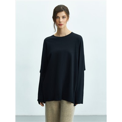 Лонгслив oversize с разрезами на локтях
