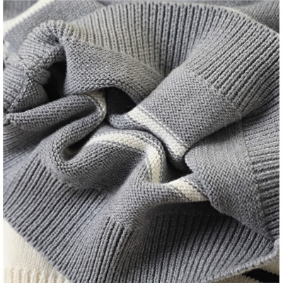 Свитер вязаный с круглым вырезом