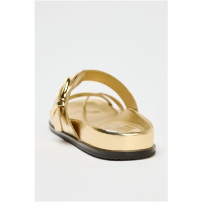 METALLIC CROSSOVER STRAP SANDALS