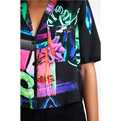 Camisa cropped tropical
