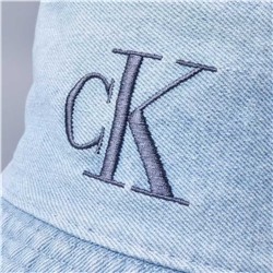 Джинсовая рыбацкая шляпа с вышитыми буквами CALVIN KLEI*N ОРИГИНАЛ!